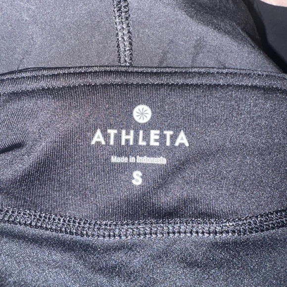 Athleta shorts women’s size S - Picture 3 of 3